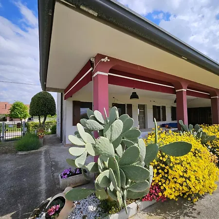 Casa Loretta Due Carrare